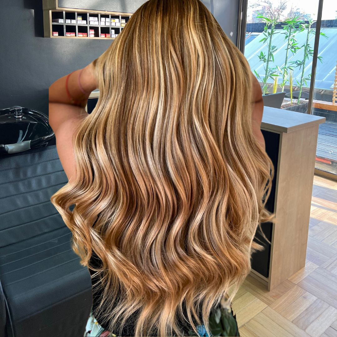 Cliente satisfecha en peluquería Providencia